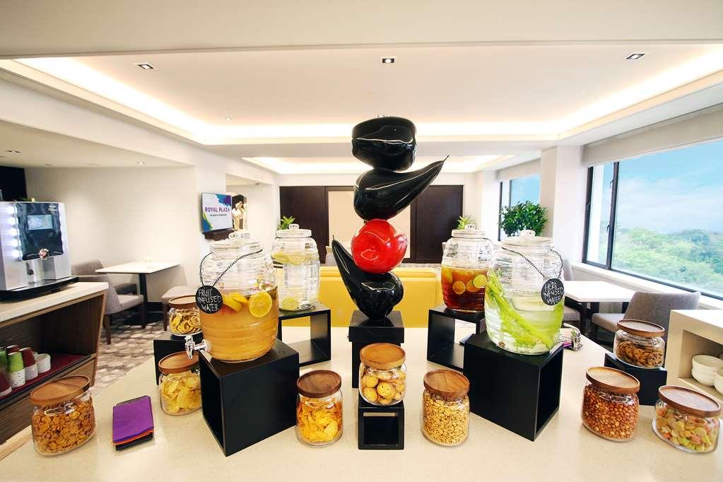 Hotel Royal Plaza On Scotts Singapur Restaurante foto The lounge at KLIA