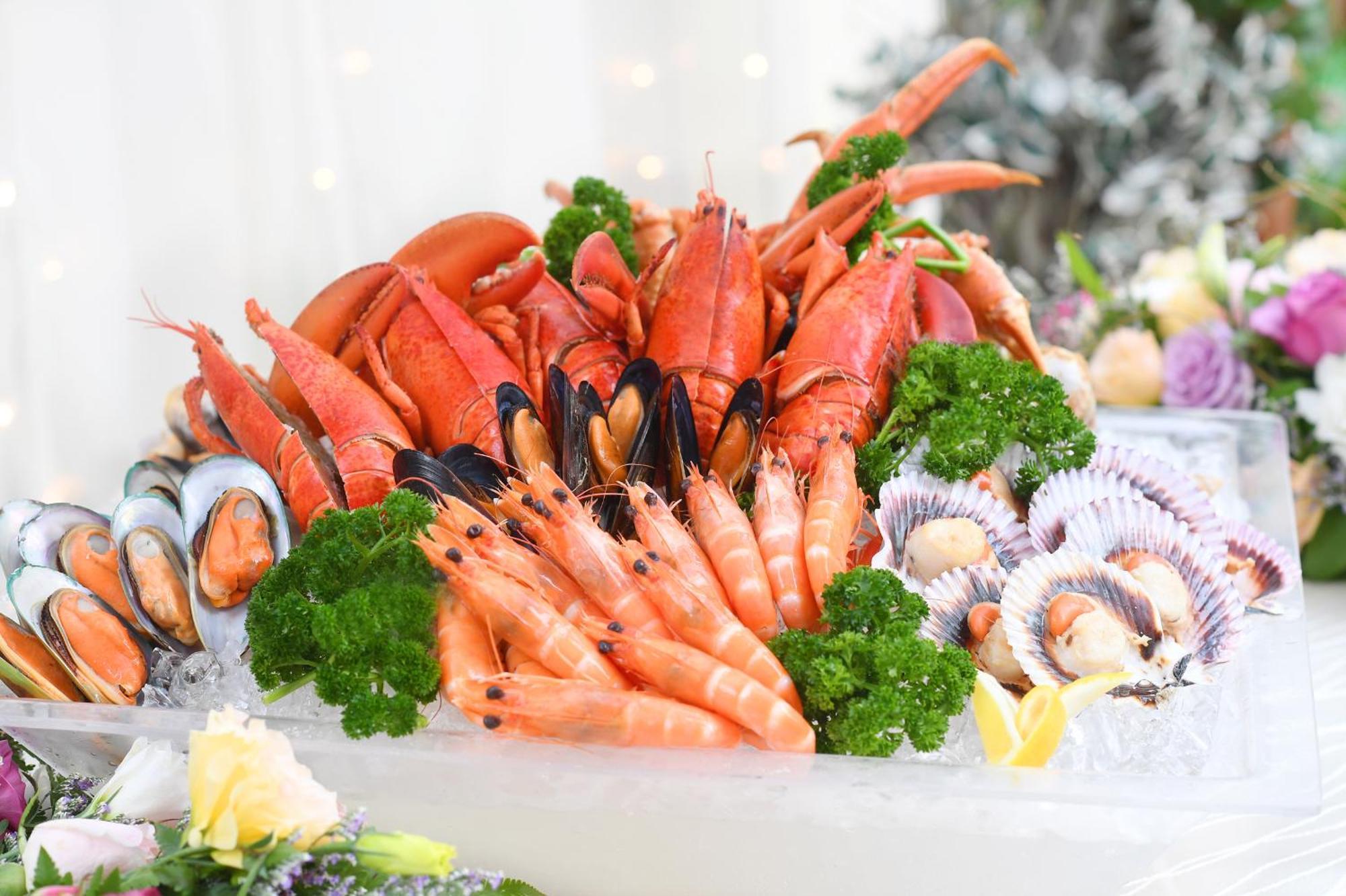 Hotel Royal Plaza On Scotts Singapur Exterior foto Seafood