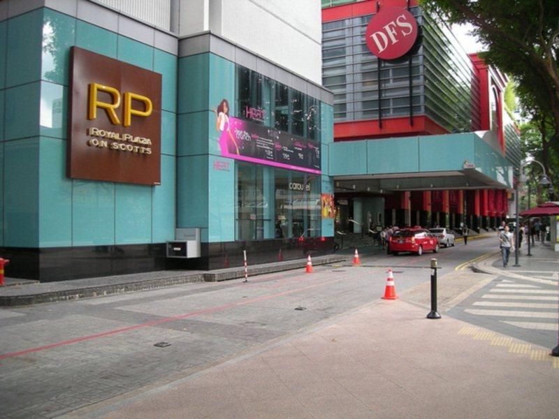 Hotel Royal Plaza On Scotts Singapur Exterior foto Royal Plaza Hotel