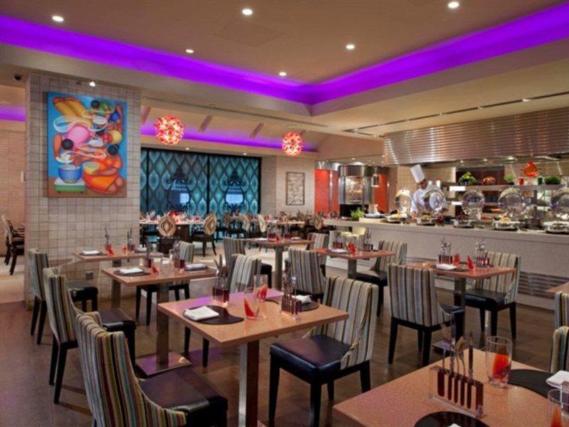 Hotel Royal Plaza On Scotts Singapur Exterior foto The restaurant