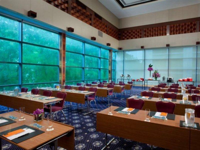 Hotel Royal Plaza On Scotts Singapur Exterior foto Meeting room