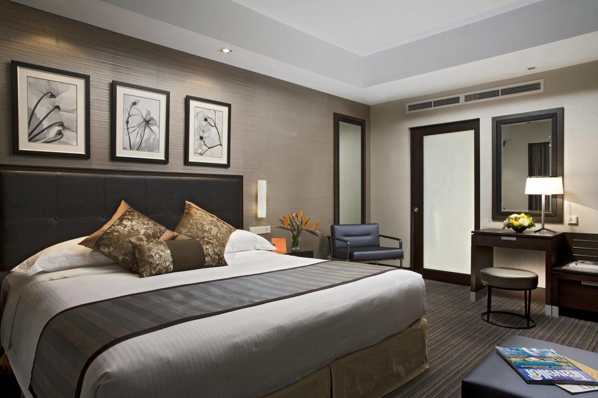 Hotel Royal Plaza On Scotts Singapur Exterior foto A bedroom at the InterContinental London Park Lane