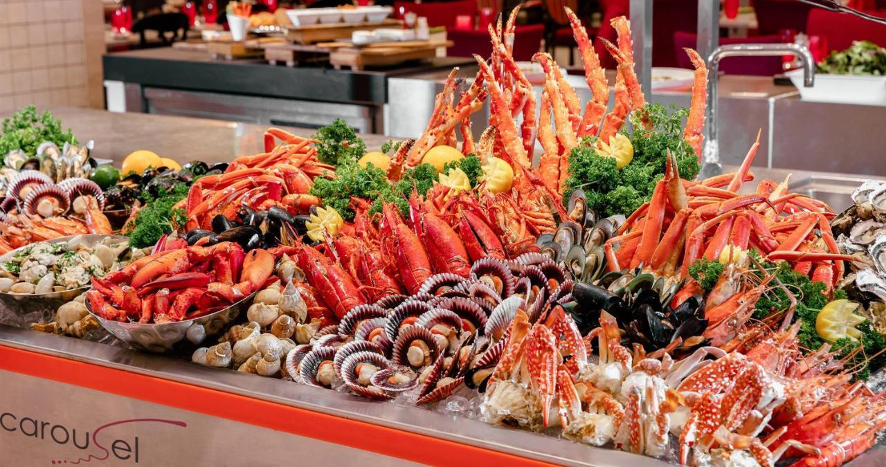 Hotel Royal Plaza On Scotts Singapur Exterior foto Seafood